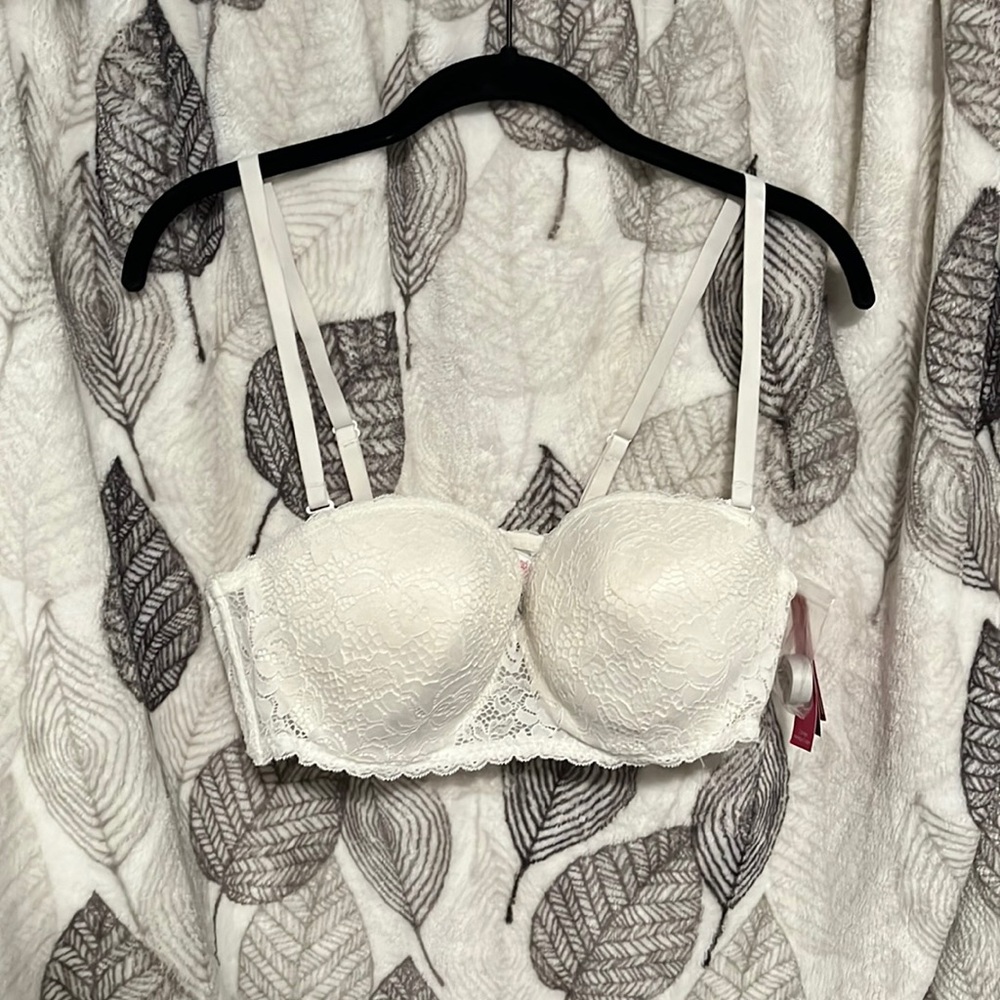 XHILARATION white lace convertible strapless bra